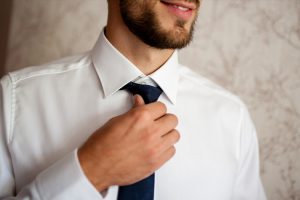choisir la cravate correspondant à la chemise